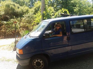 furgone e Anna al volante